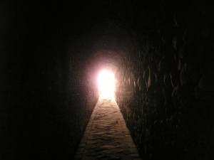 Túnel o puerta abierta mundo